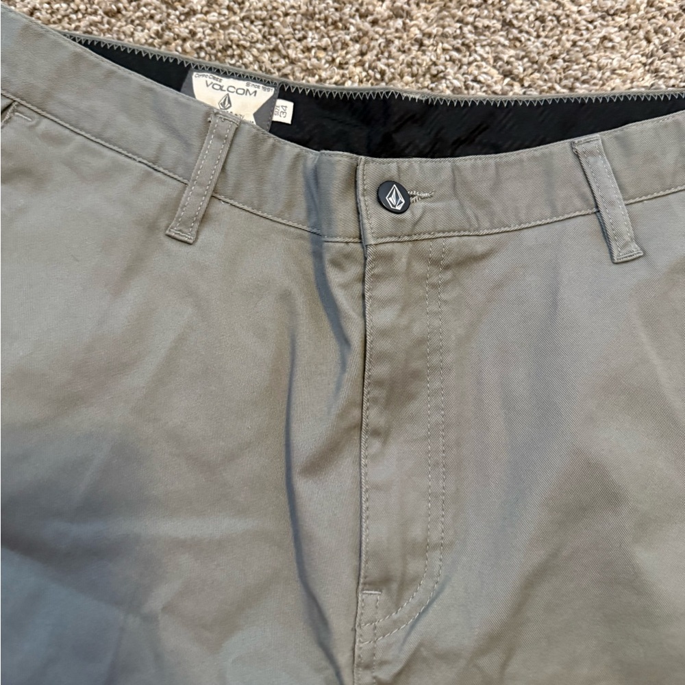 Volcom Shorts - Picture 3 of 6